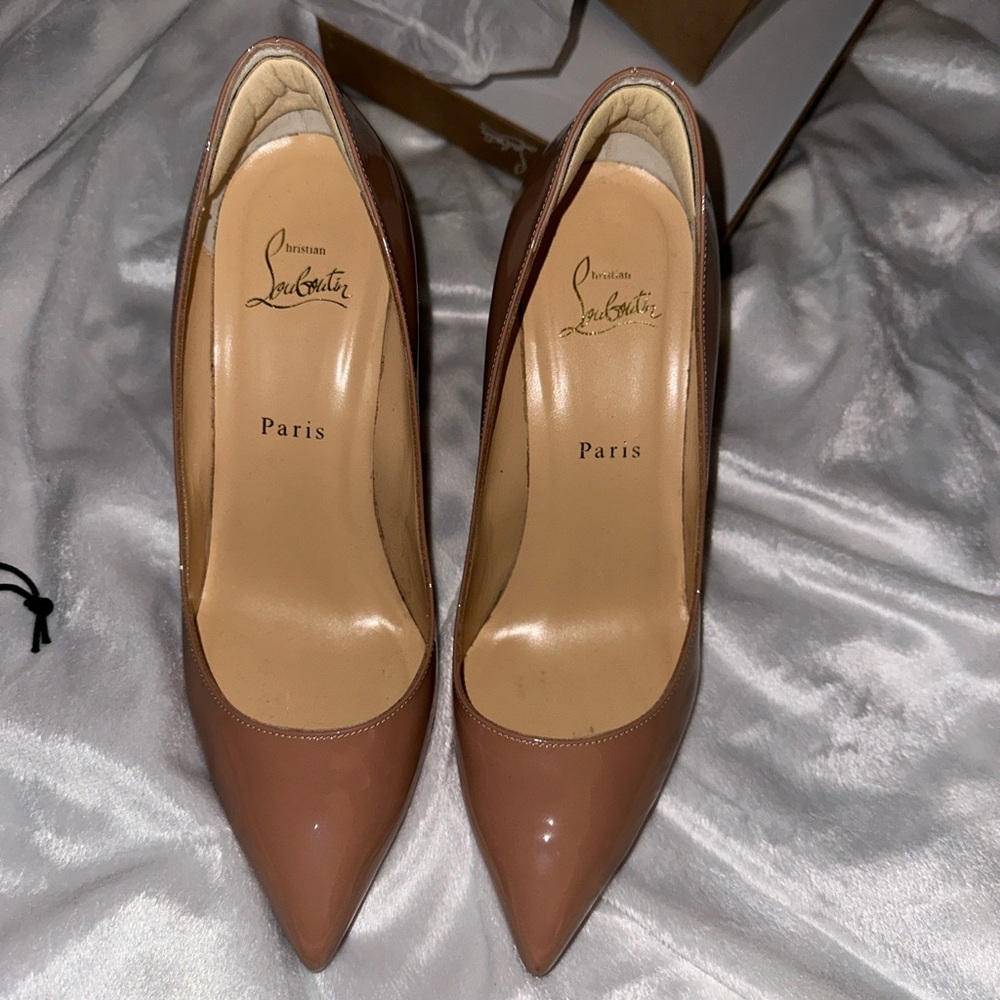Christian Louboutin pumps ￼
Size 38.5